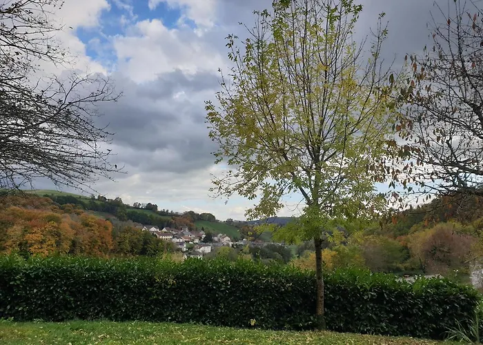 Le Refuge D'eline, Maison De Campagne Sud Cantal Отель